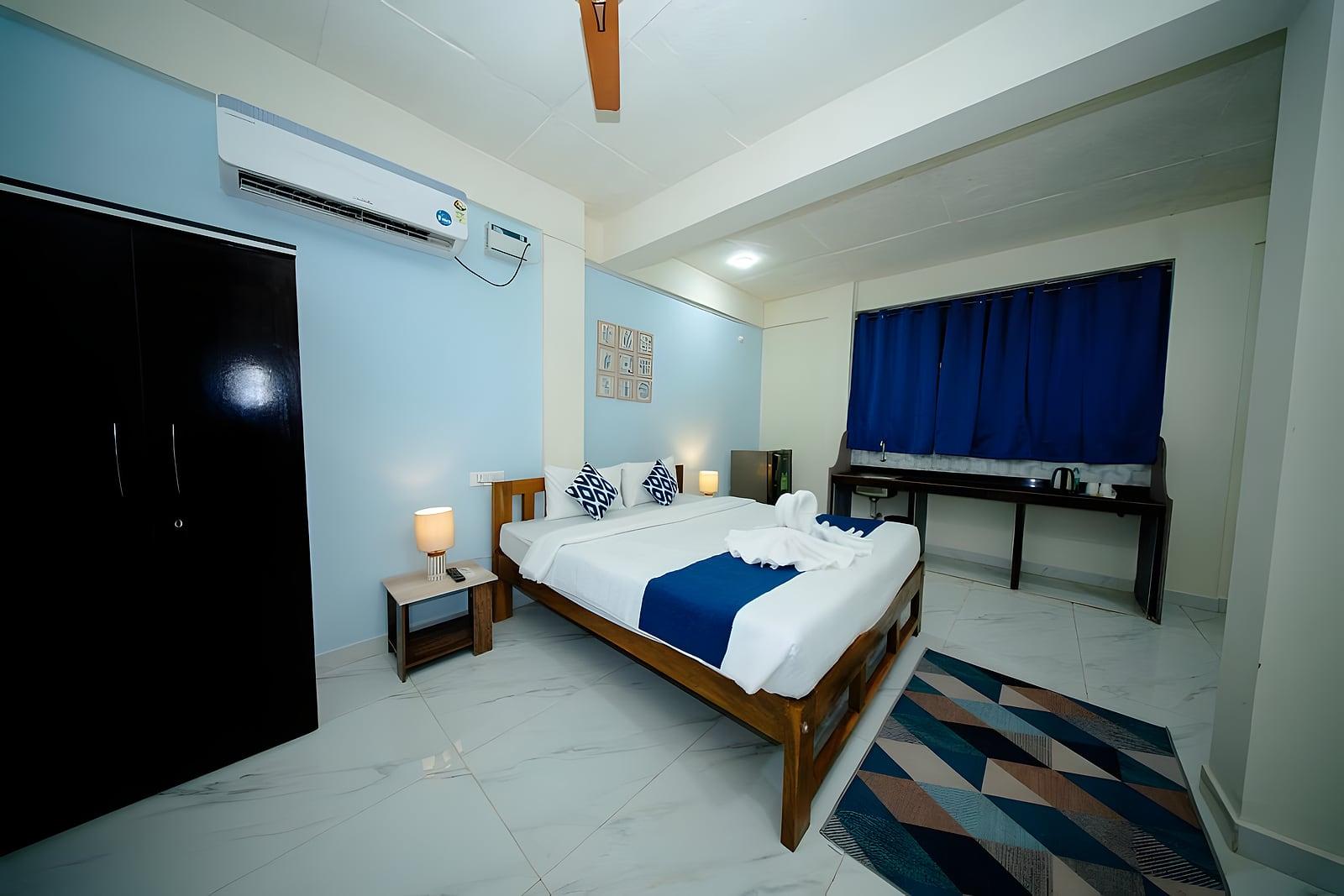 Deluxe Double Bed Room with Garden View